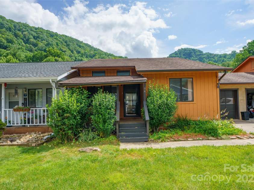 94 Market Street, Maggie Valley, NC 28751.  MLS# CAR4277066, YatesRealty ID 4695. 