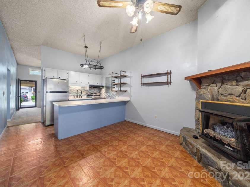 94 Market Street, Maggie Valley, NC 28751.  MLS# CAR4277066, YatesRealty ID 4695. Country Kitchen - 