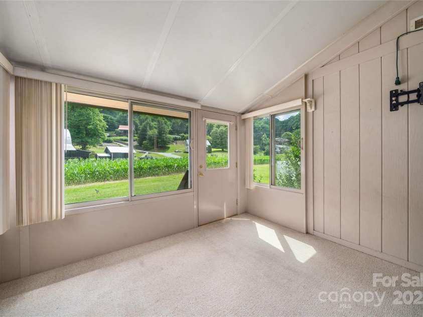 94 Market Street, Maggie Valley, NC 28751.  MLS# CAR4277066, YatesRealty ID 4695. Sun Room Views