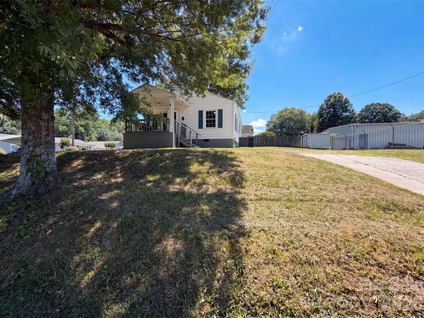 123 Farmview Street, Gastonia, NC 28054.  MLS# CAR4395724, YatesRealty ID 46950. 