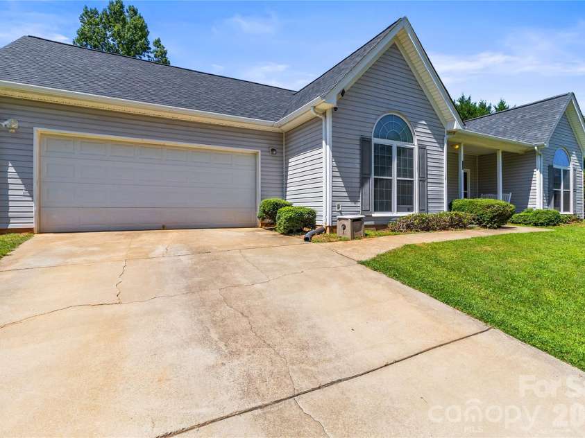 413 Summer Ridge Road, Stanley, NC 28164.  MLS# CAR4416198, YatesRealty ID 46951. 