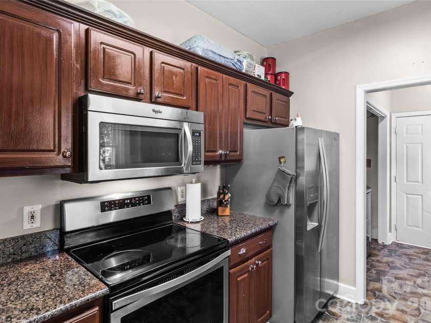 413 Summer Ridge Road, Stanley, NC 28164.  MLS# CAR4416198, YatesRealty ID 46951. Kitchen