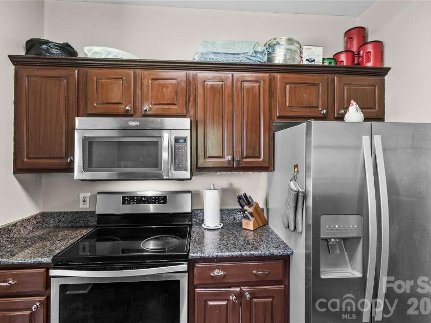 413 Summer Ridge Road, Stanley, NC 28164.  MLS# CAR4416198, YatesRealty ID 46951. Kitchen