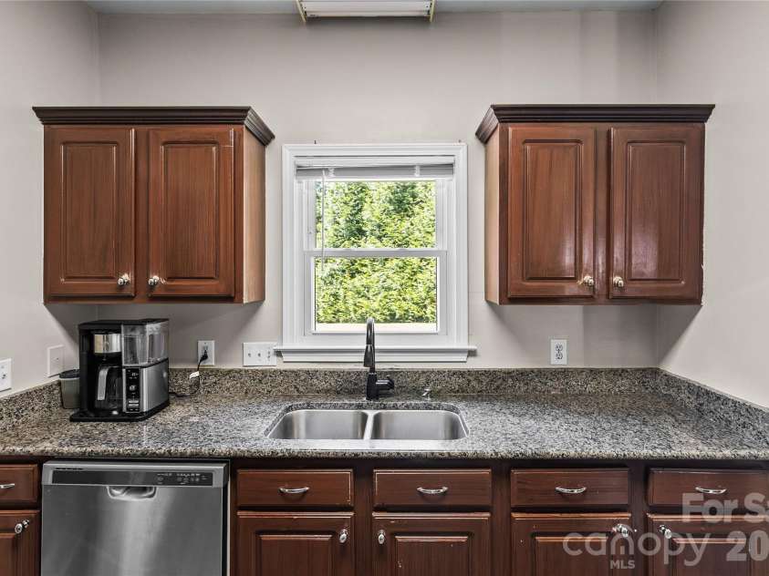 413 Summer Ridge Road, Stanley, NC 28164.  MLS# CAR4416198, YatesRealty ID 46951. Kitchen