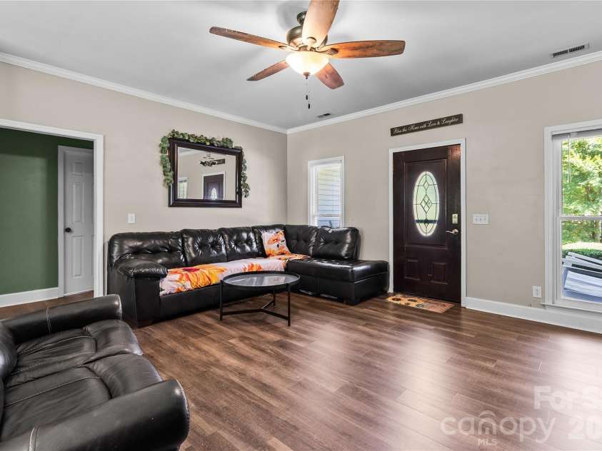 413 Summer Ridge Road, Stanley, NC 28164.  MLS# CAR4416198, YatesRealty ID 46951. Living Room