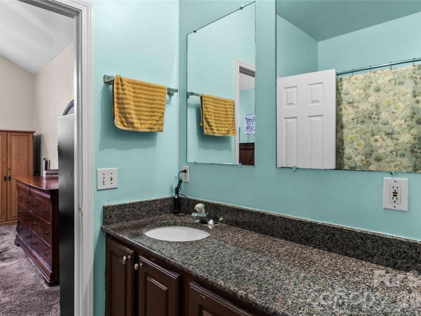 413 Summer Ridge Road, Stanley, NC 28164.  MLS# CAR4416198, YatesRealty ID 46951. Primary Bathroom