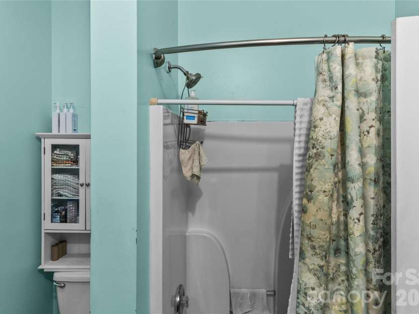 413 Summer Ridge Road, Stanley, NC 28164.  MLS# CAR4416198, YatesRealty ID 46951. Primary Bathroom