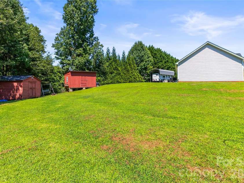 413 Summer Ridge Road, Stanley, NC 28164.  MLS# CAR4416198, YatesRealty ID 46951. Side Yard