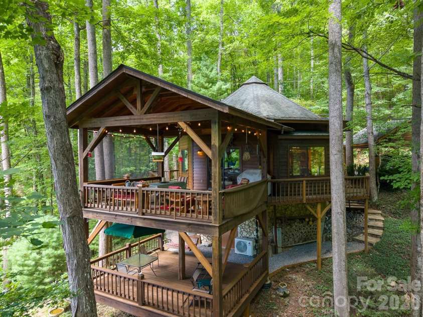204 Mountain Laurel Drive, Bryson City, NC 28713.  MLS# CAR4418640, YatesRealty ID 46953. 