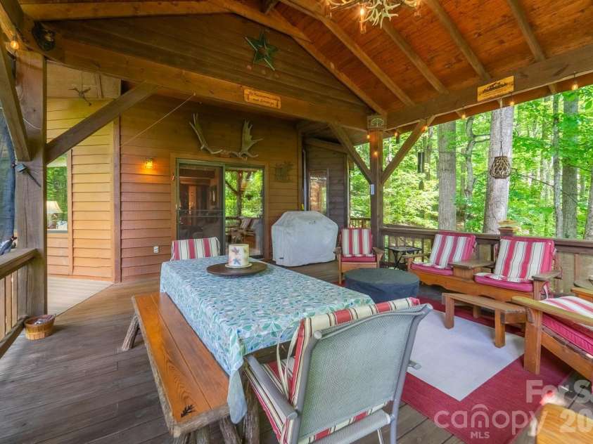 204 Mountain Laurel Drive, Bryson City, NC 28713.  MLS# CAR4418640, YatesRealty ID 46953. 