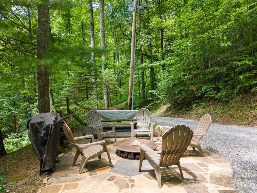 204 Mountain Laurel Drive, Bryson City, NC 28713.  MLS# CAR4418640, YatesRealty ID 46953. 
