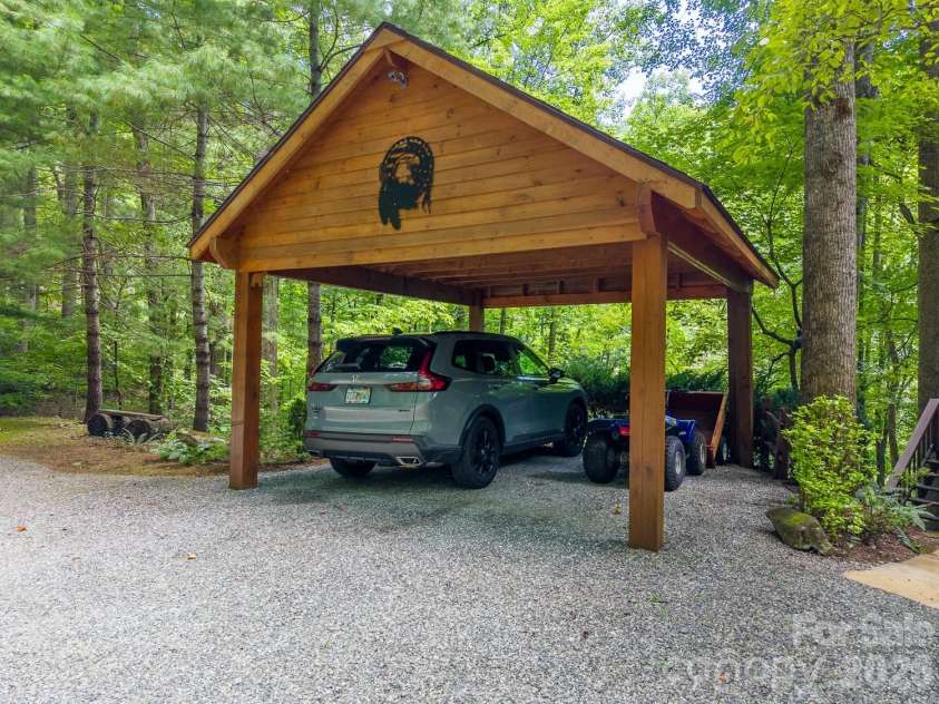 204 Mountain Laurel Drive, Bryson City, NC 28713.  MLS# CAR4418640, YatesRealty ID 46953. 