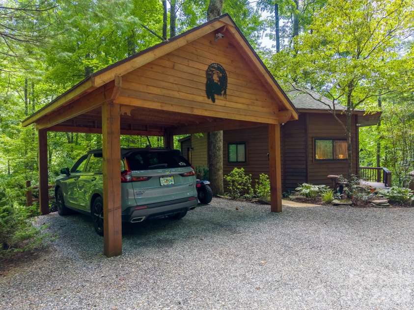 204 Mountain Laurel Drive, Bryson City, NC 28713.  MLS# CAR4418640, YatesRealty ID 46953. 