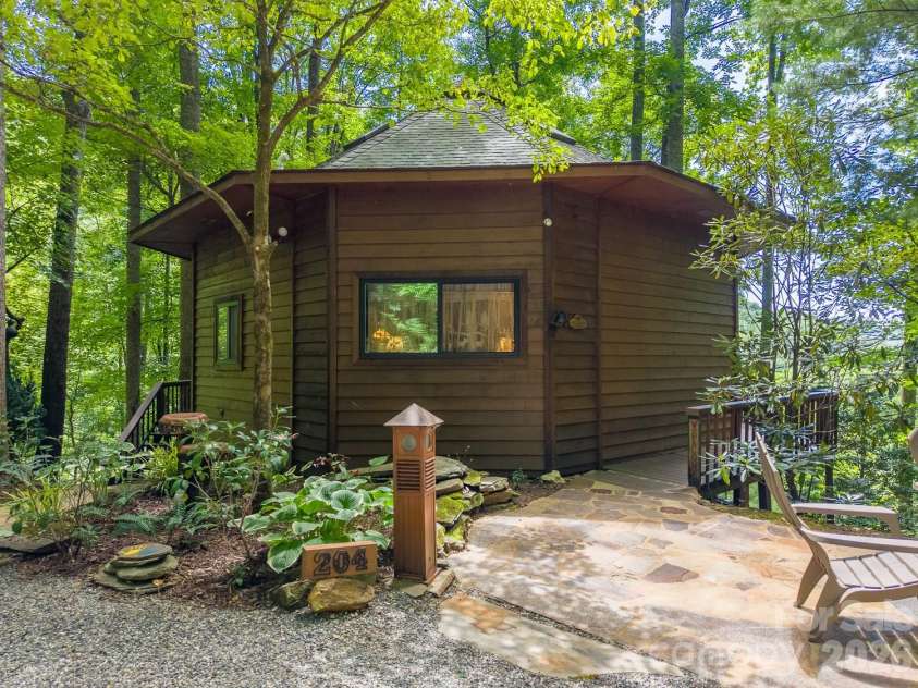 204 Mountain Laurel Drive, Bryson City, NC 28713.  MLS# CAR4418640, YatesRealty ID 46953. 