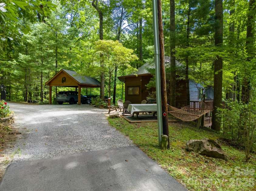 204 Mountain Laurel Drive, Bryson City, NC 28713.  MLS# CAR4418640, YatesRealty ID 46953. 