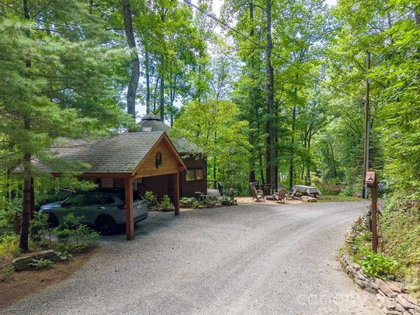 204 Mountain Laurel Drive, Bryson City, NC 28713.  MLS# CAR4418640, YatesRealty ID 46953. 