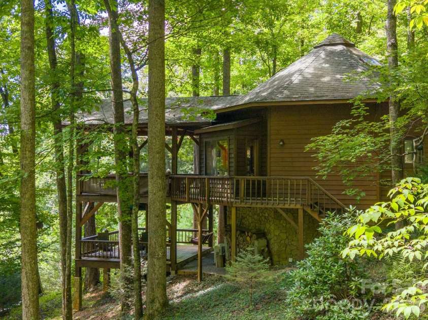 204 Mountain Laurel Drive, Bryson City, NC 28713.  MLS# CAR4418640, YatesRealty ID 46953. 