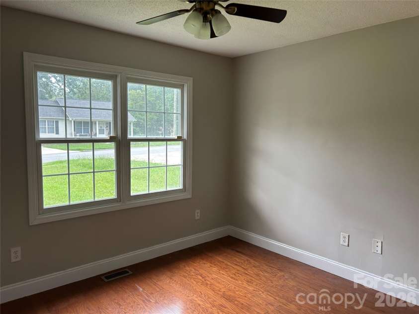 927 Floyd Lane, Gastonia, NC 28052.  MLS# CAR4418507, YatesRealty ID 46955. 