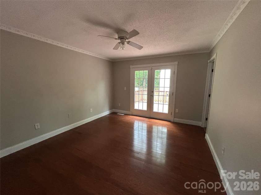 927 Floyd Lane, Gastonia, NC 28052.  MLS# CAR4418507, YatesRealty ID 46955. 
