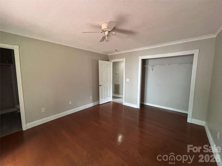 927 Floyd Lane, Gastonia, NC 28052.  MLS# CAR4418507, YatesRealty ID 46955. 