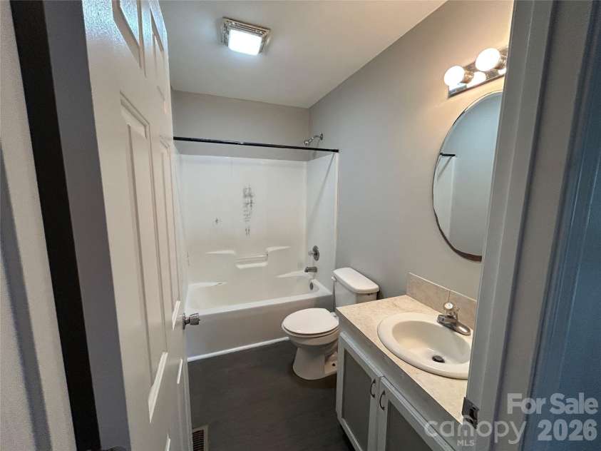 927 Floyd Lane, Gastonia, NC 28052.  MLS# CAR4418507, YatesRealty ID 46955. 