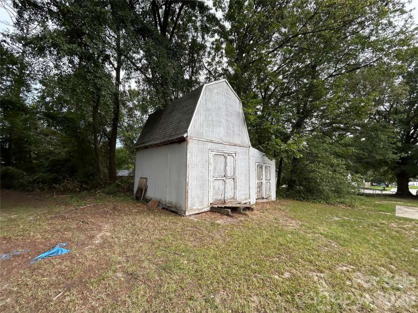 927 Floyd Lane, Gastonia, NC 28052.  MLS# CAR4418507, YatesRealty ID 46955. 