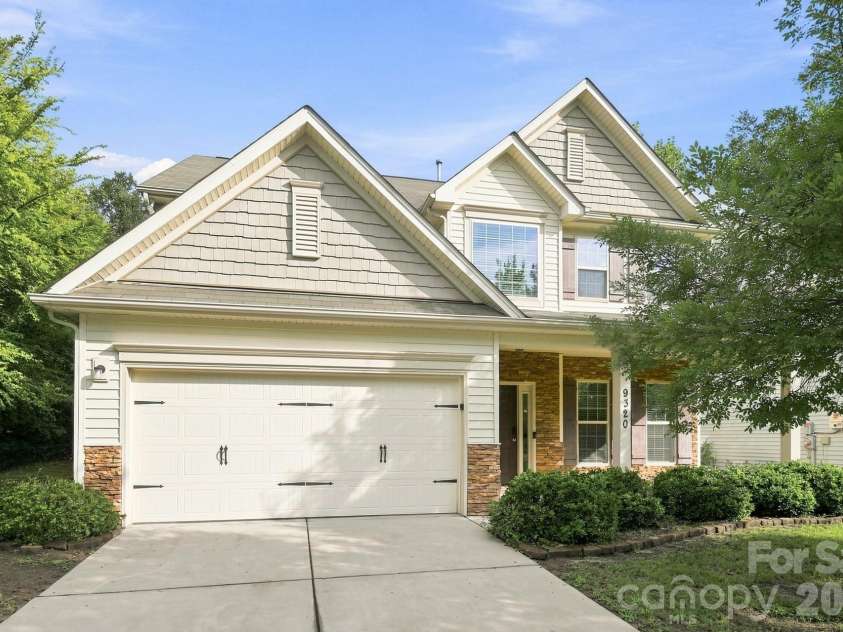 9320 Gentle Stream Lane, Charlotte, NC 28214.  MLS# CAR4418428, YatesRealty ID 46956. 