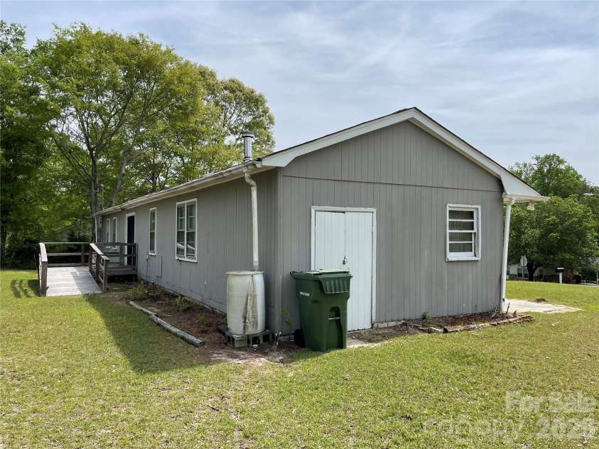 510 Welsh Street, Kershaw, SC 29067.  MLS# CAR4408530, YatesRealty ID 46957. 