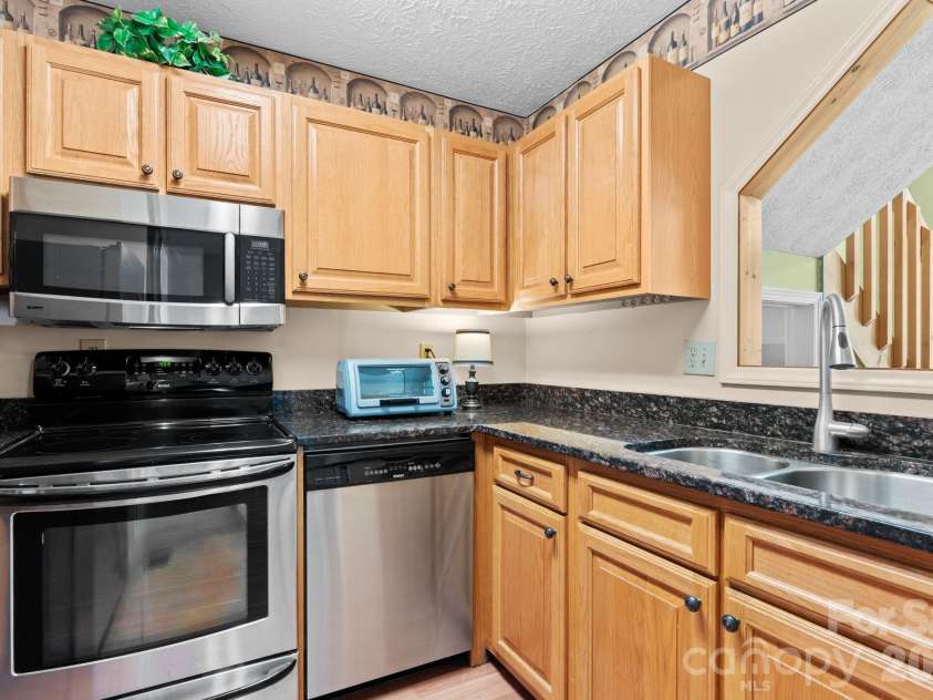 184 Mountain Club Drive, Vilas, NC 28692.  MLS# CAR4417205, YatesRealty ID 46958. 