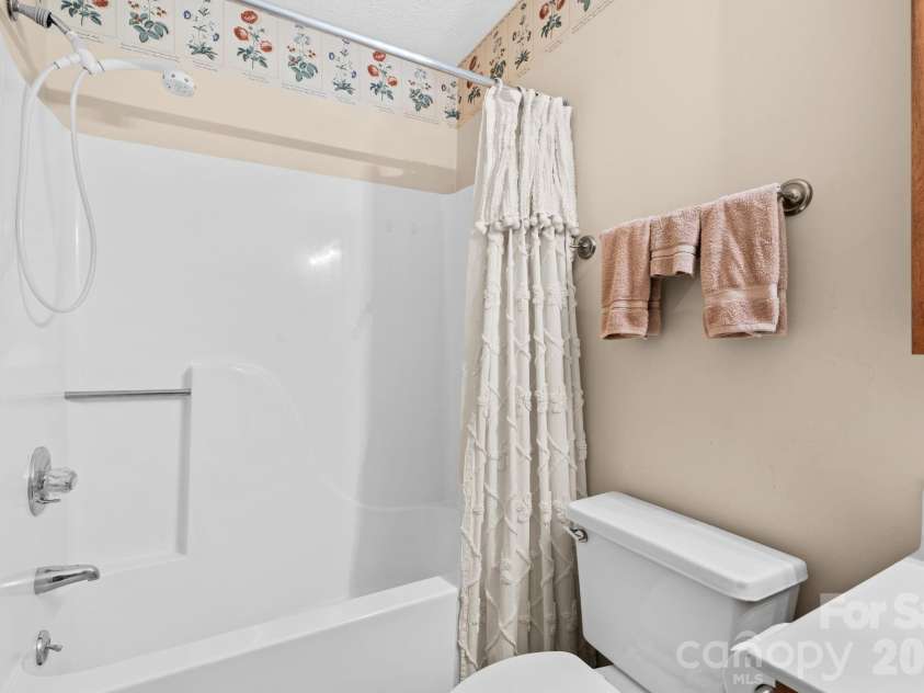184 Mountain Club Drive, Vilas, NC 28692.  MLS# CAR4417205, YatesRealty ID 46958. 