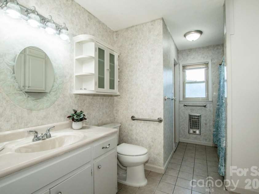 5311 Agner Drive, Salisbury, NC 28146.  MLS# CAR4417781, YatesRealty ID 46959. Main bathroom