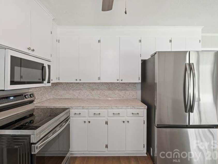 100 Piedmont Drive, Kannapolis, NC 28081.  MLS# CAR4405766, YatesRealty ID 46961. Kitchen