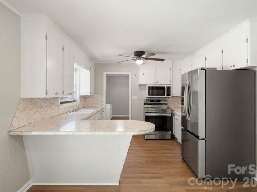 100 Piedmont Drive, Kannapolis, NC 28081.  MLS# CAR4405766, YatesRealty ID 46961. Kitchen
