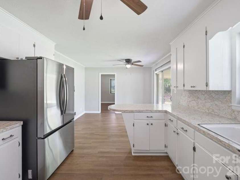 100 Piedmont Drive, Kannapolis, NC 28081.  MLS# CAR4405766, YatesRealty ID 46961. Kitchen