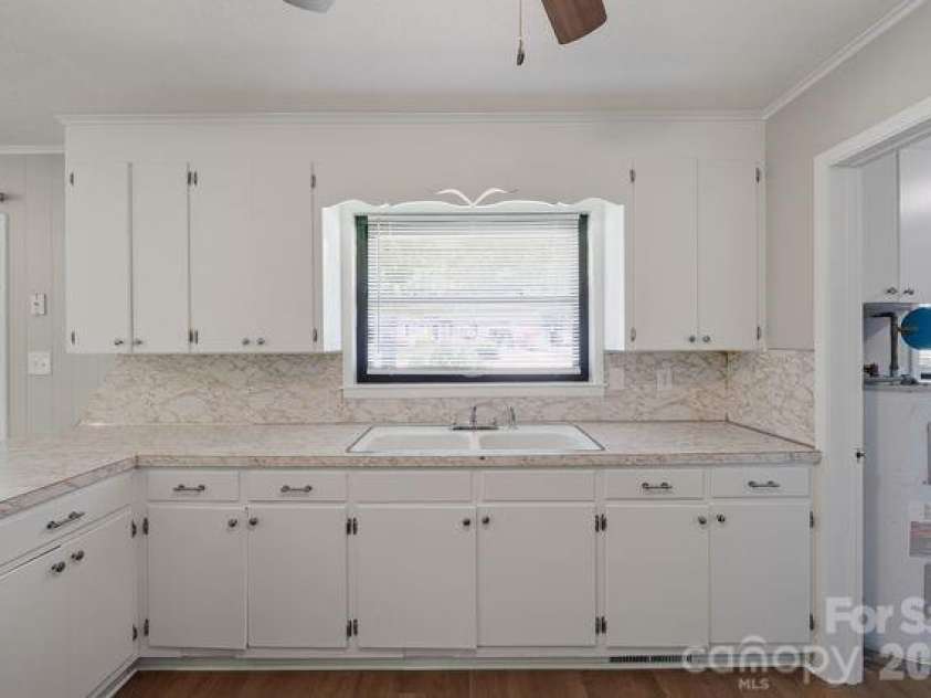 100 Piedmont Drive, Kannapolis, NC 28081.  MLS# CAR4405766, YatesRealty ID 46961. Kitchen