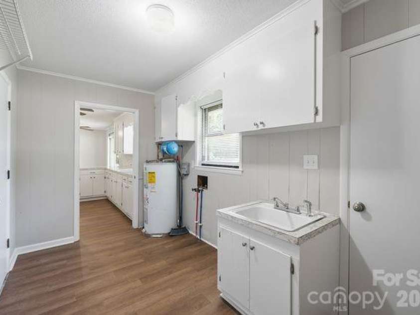 100 Piedmont Drive, Kannapolis, NC 28081.  MLS# CAR4405766, YatesRealty ID 46961. Laundry Room