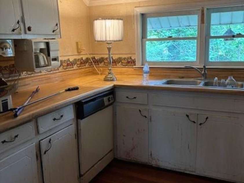 208 Main Street, Cleveland, NC 27013.  MLS# CAR4256953, YatesRealty ID 4697. Kitchen2