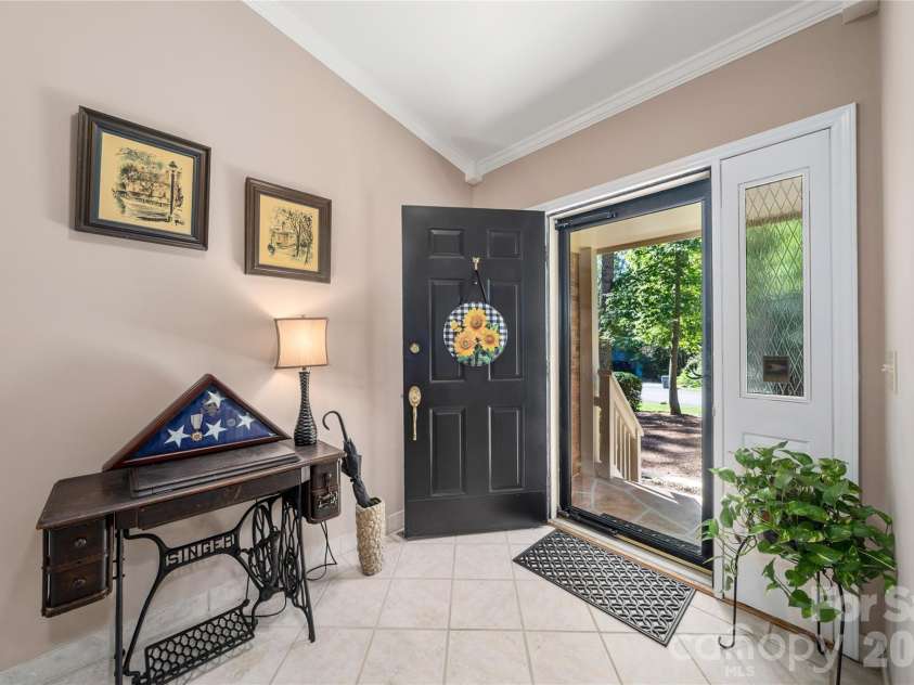 10 Surrey Run, Hendersonville, NC 28791.  MLS# CAR4416552, YatesRealty ID 46971. 