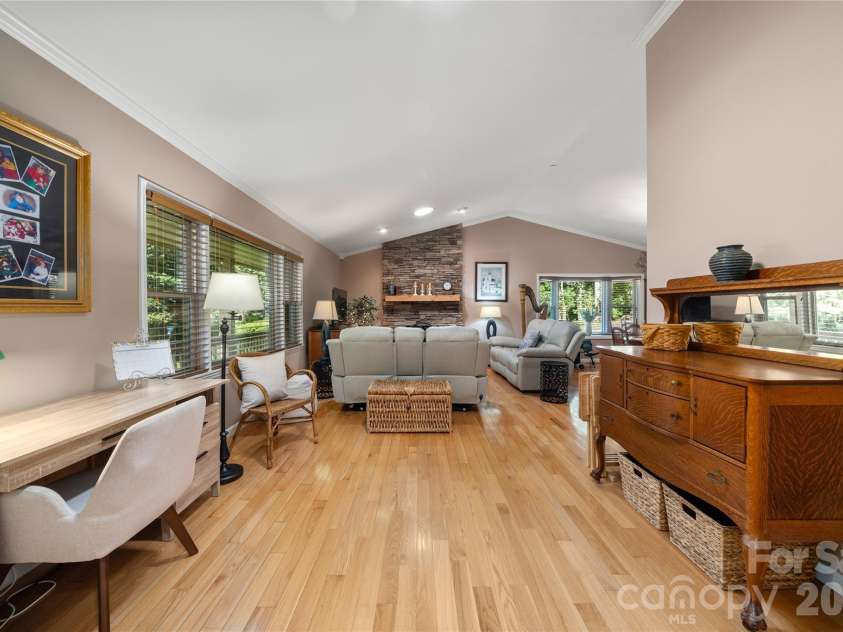 10 Surrey Run, Hendersonville, NC 28791.  MLS# CAR4416552, YatesRealty ID 46971. 