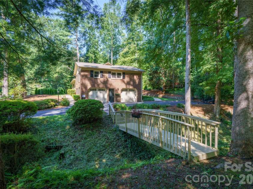 10 Surrey Run, Hendersonville, NC 28791.  MLS# CAR4416552, YatesRealty ID 46971. 