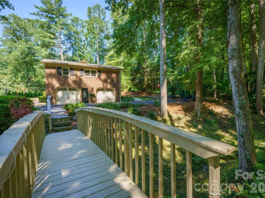 10 Surrey Run, Hendersonville, NC 28791.  MLS# CAR4416552, YatesRealty ID 46971. 