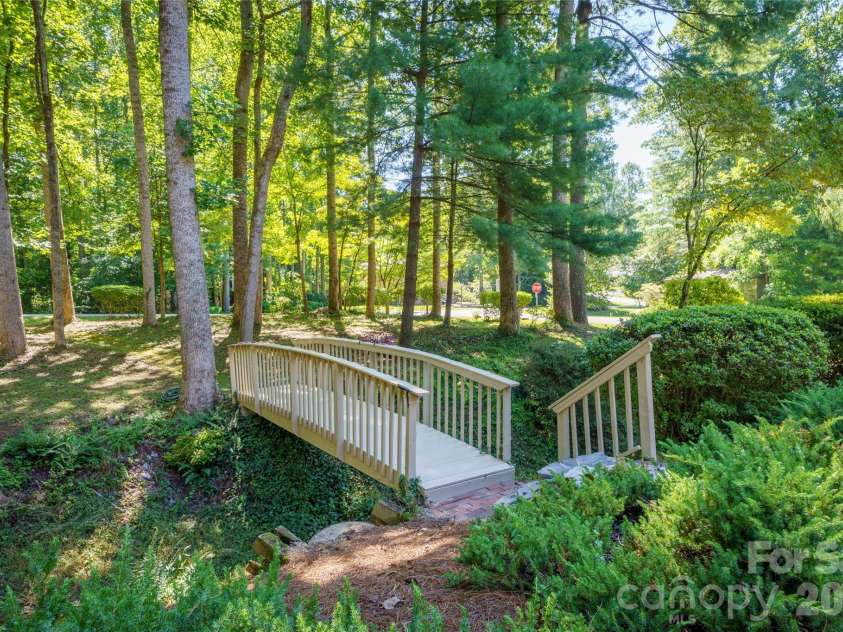 10 Surrey Run, Hendersonville, NC 28791.  MLS# CAR4416552, YatesRealty ID 46971. 