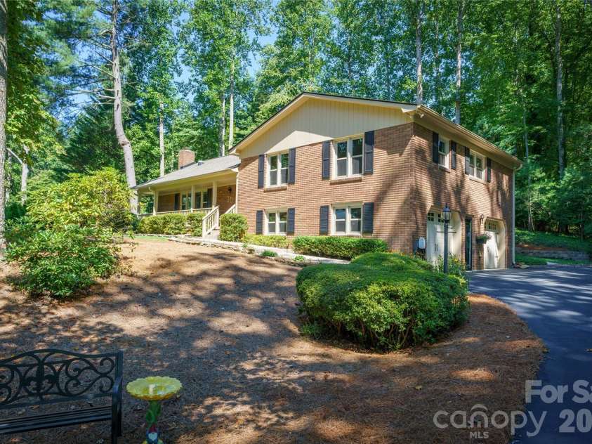 10 Surrey Run, Hendersonville, NC 28791.  MLS# CAR4416552, YatesRealty ID 46971. 