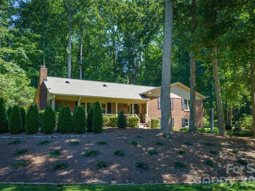 10 Surrey Run, Hendersonville, NC 28791.  MLS# CAR4416552, YatesRealty ID 46971. 