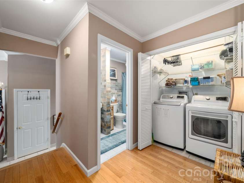 10 Surrey Run, Hendersonville, NC 28791.  MLS# CAR4416552, YatesRealty ID 46971. Laundry