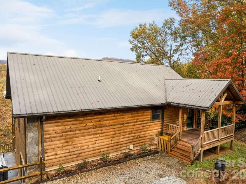 235 Soaring Eagle Road, Bryson City, NC 28713.  MLS# CAR4316418, YatesRealty ID 4698. Classic cabin vibes with natural wood, native stone finishes and durable metal roof