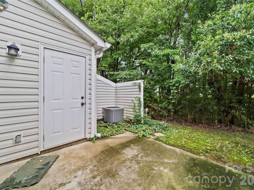 1338 Anthem Court, Charlotte, NC 28205.  MLS# CAR4412279, YatesRealty ID 46980. 