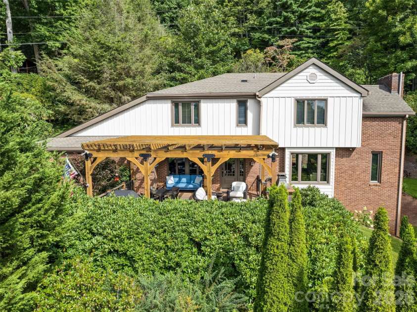 474 Scenic Circle, Waynesville, NC 28786.  MLS# CAR4418559, YatesRealty ID 46982. 