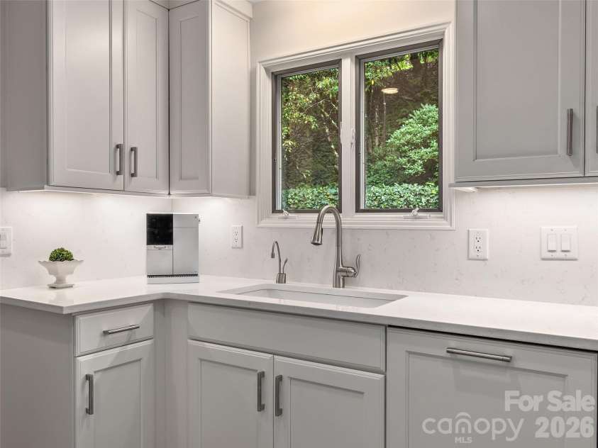474 Scenic Circle, Waynesville, NC 28786.  MLS# CAR4418559, YatesRealty ID 46982. 