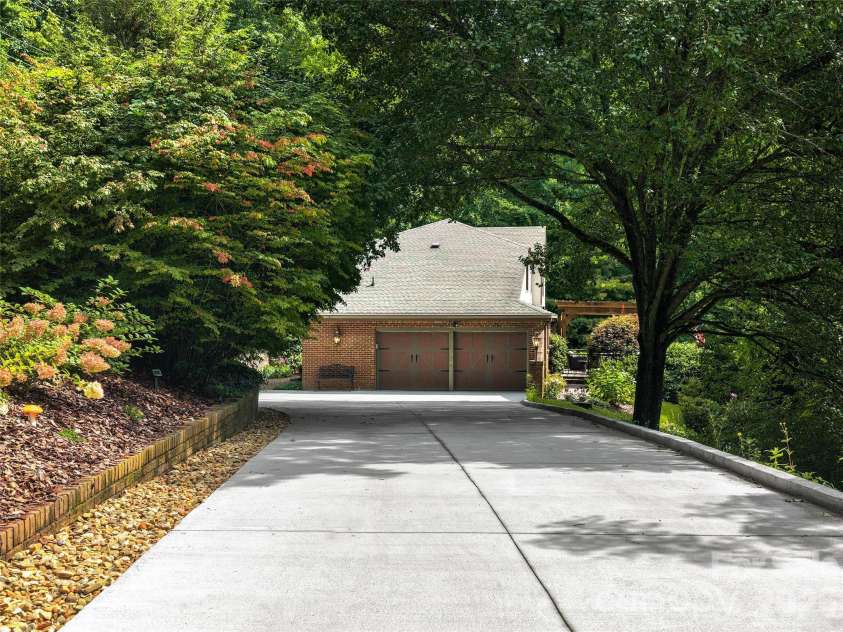 474 Scenic Circle, Waynesville, NC 28786.  MLS# CAR4418559, YatesRealty ID 46982. 